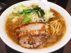 poor110:  Rich tonkotsu ramen at “Jingu