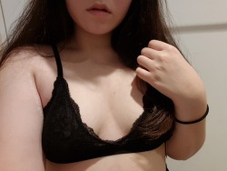 naughtynanami:  Shopping for lingerie part 1 💕  I had some free time yesterday after a school event, so went walk around at the mall that i was nearest to🌝 and i saw cotton on body.   Remember they have some nice lacey bralet on sale. I was yashh,