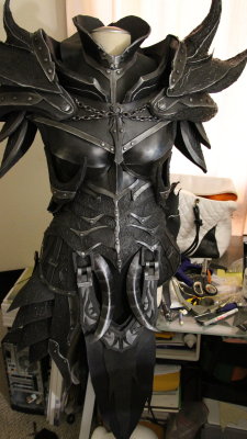 dollyleighofficial:  skyrimaddiciton: Skyrim Daedric Armor WIP by lsomething   !!! I want to cry