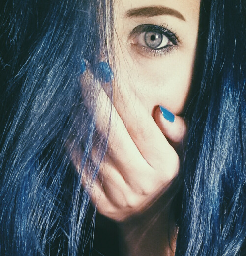 odos-oneirwn: sofiastaralfur: odos-oneirwn: l-eve: I’m feeling blue όταν τ&al