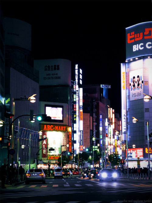 dora-the-real-explorer: 新宿、東京、日本、2014． Shinjuku, Tokyo, Japan, 2014.