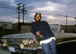 fuckyeahbehindthescenes:  Ice Cube owns the