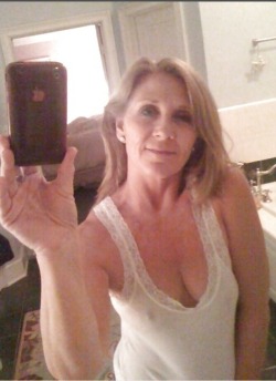 potatonumbers:milf selfie submission