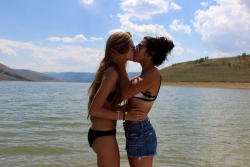 lesbiancutness:  💞