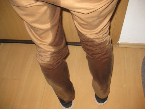 wj-luk0301:Completely soaked my pants on my way home…very naughty :>