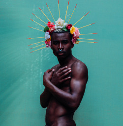 so-dayi: barringtonsmiles:    ‘BLACK MEN WITH FLOWERS’ PHOTO SERIES SHEDS LIGHT ON THE MAN OF COLOR     BY DEJA JONES | PUBLISHED: NOVEMBER 26, 2015   In the midst of the Black revolution that’s taking over the globe and the plight of Black men
