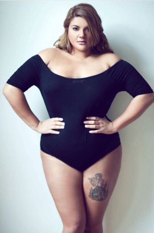 italiankong:  Viva la Curvy. Thick thighs porn pictures