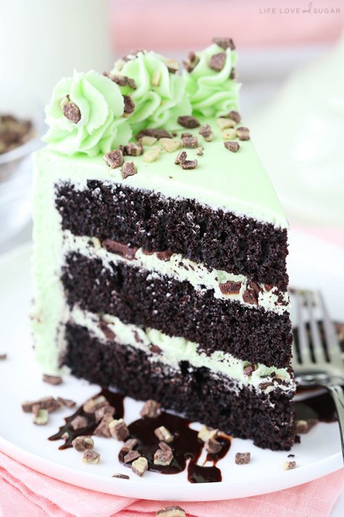 sweetoothgirl:   MINT CHOCOLATE CHIP LAYER CAKE   