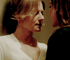 attackoneyebrows:Someone’s gotta feed the cat.