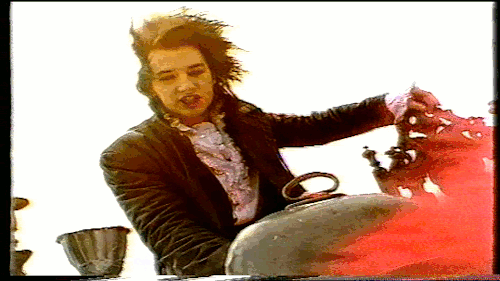 missannethrax:The lovely Dave Vanian in: the dangers of being goth outdoors.