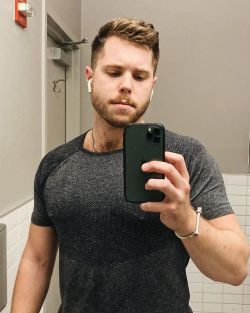 jacksonisaacson: Self care Monday means gym