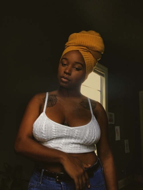 agelessambition:I just want to love you,flood your phone with pictures before social media and let y