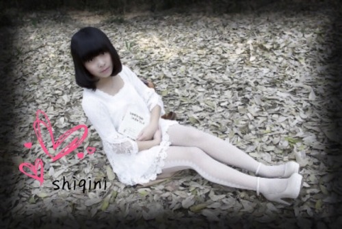 shiqini: &lt;p&gt;睡不着 快来陪我一起意淫我身边这三个骚逼。用你们的语言羞辱她们。用你们的精液灌溉她们。两个小时后删除 勿转载。转载屏蔽。&lt;/p&