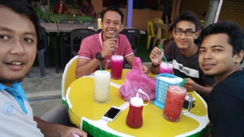 Singgah kedai air buah Pak San Seberang Takir #Kuantan-PasirPuteh (at Kuala Terengganu)