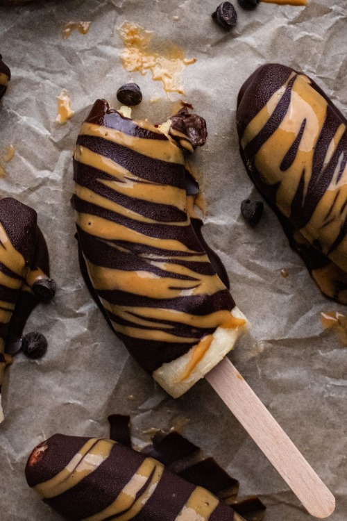 4 Ingredient Frozen Chocolate-Covered Bananas