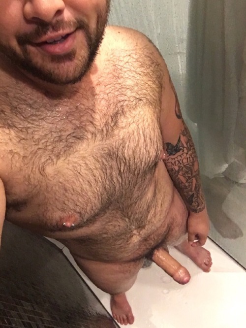 scruffy-mc-scruff:  Enjoying a quick rinse  I would enjoy being on my knees 