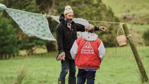 Taika Waititiwith cast and crew while filming Hunt for the Wilderpeople (2016)