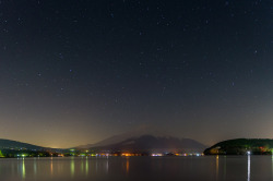 heartisbreaking:  Spring night Fuji by shinichiro*