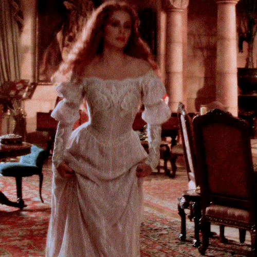 BRAM STOKER’S DRACULA Costumes Appreciation: ― Lucy Westenra’s Lace Dress (costume Design By Eiko
