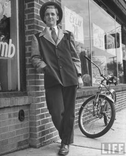 vintageeveryday:  Portraits of teenage boys