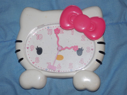 bitterbuttercups:Hello Kitty Clock