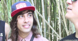 worshipthebandz:  Look at me like Vic looks at Jaime and I’m yours 