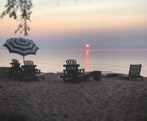 There’s nothing better than a perfect sunset on an empty beach!#sunset #puremichigan (at Ontonagon,