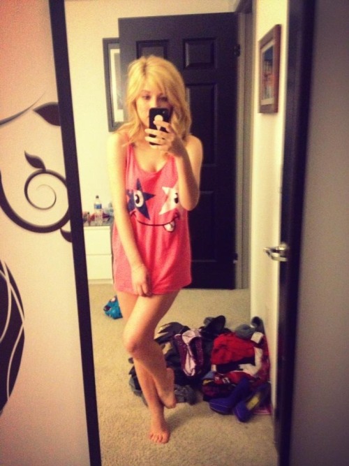 sexycelebritylegsandfeet: