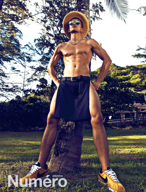 completelyfine:  Tis the season for hot guys! Over 26,000 Completely Fine followers.  Thanks for being one! http://completelyfine.tumblr.com/ 