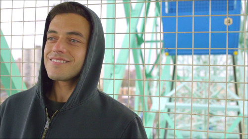 shionch:  Elliot Alderson Appreciation Week → Day 7: Free Choice Elliot + Smiling & looking pret