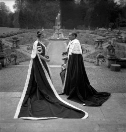 semioticapocalypse:  The 15th Earl and Countess of Pembroke dressed for the coronation of George VI. 1937  [::SemAp FB || SemAp::] 