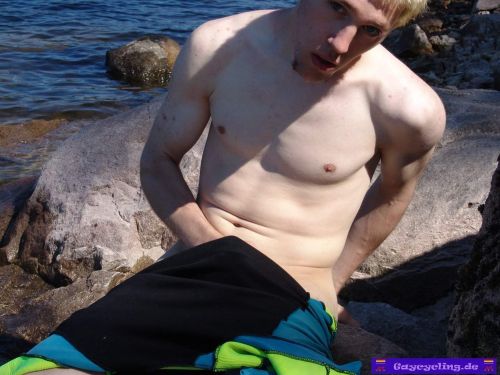 bulgemaster2:  Gaycycling_Alex19_ONeill-Lake