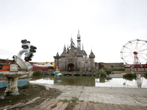 culturenlifestyle:  Inside Banksy’s Alternative and Grim Version of Disneyland Welcome to Dismaland, where life isn’t always a fairy tale! Located at the seaside resort of Weston super Mare in the UK, Dismaland is a sinister, dystopian and less glamorous
