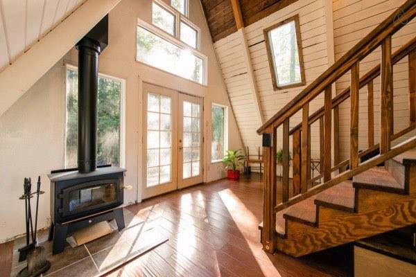 revelation&ndash;blues:  Cozy A-Frame Cabin in the Redwoods