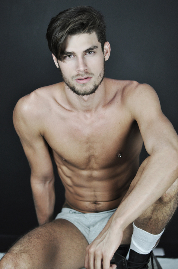 solipsismoinverso:  Nicolas Simoes photographed by David Walden.