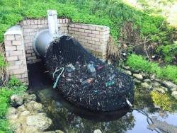 sixpenceee:  Australia has started to test a network of drainage with mesh so that plastics and other pollutants do not reach rivers or sea. 