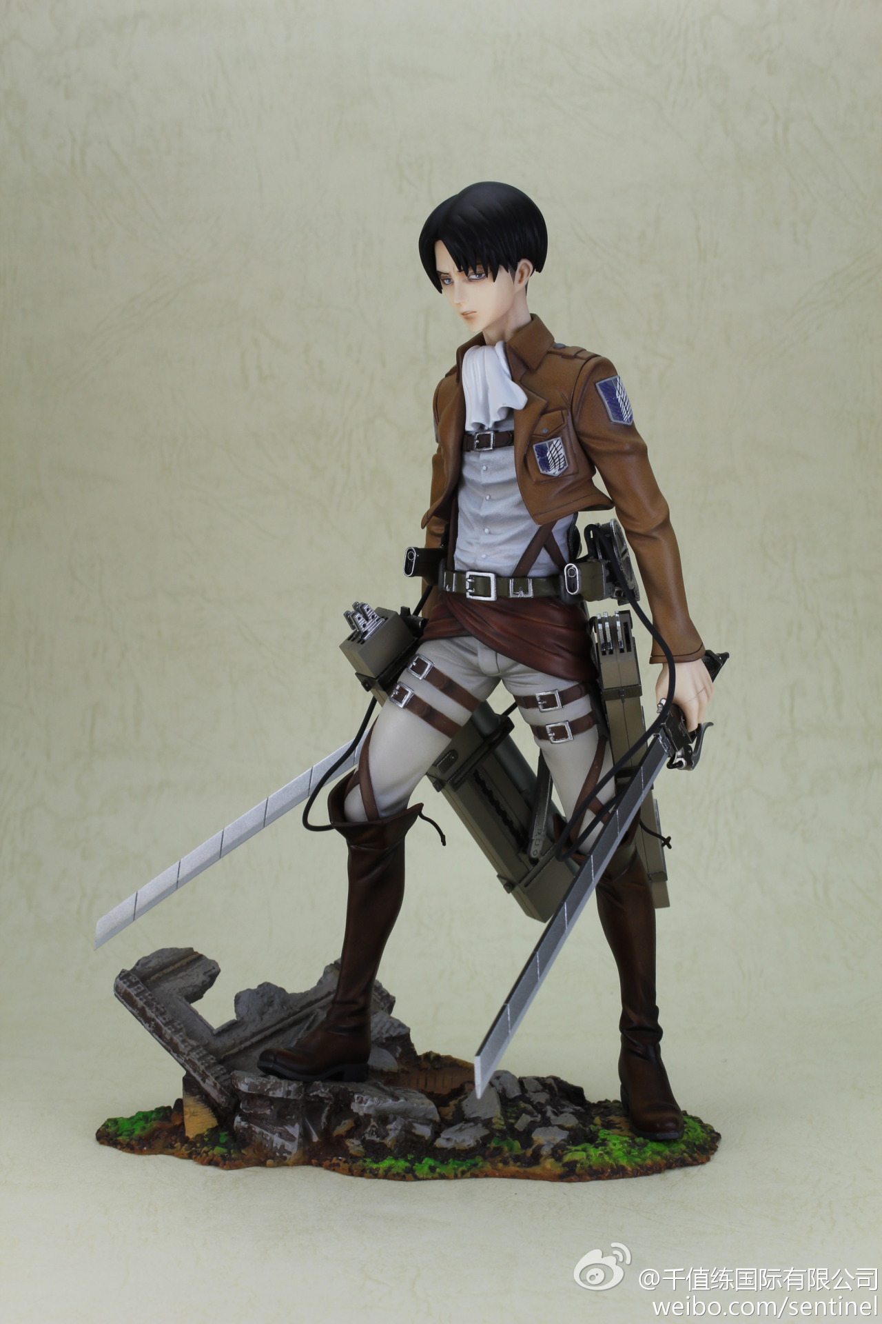 ask-irl-heichou:  askirlmikasaackerman:  Official Photos of Rivaille/Levi figure
