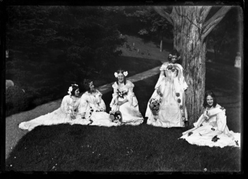 vensuberg:  Ferdinand Schumtzer—best known as the portraitist of Freud—probably a better photographer than painter.