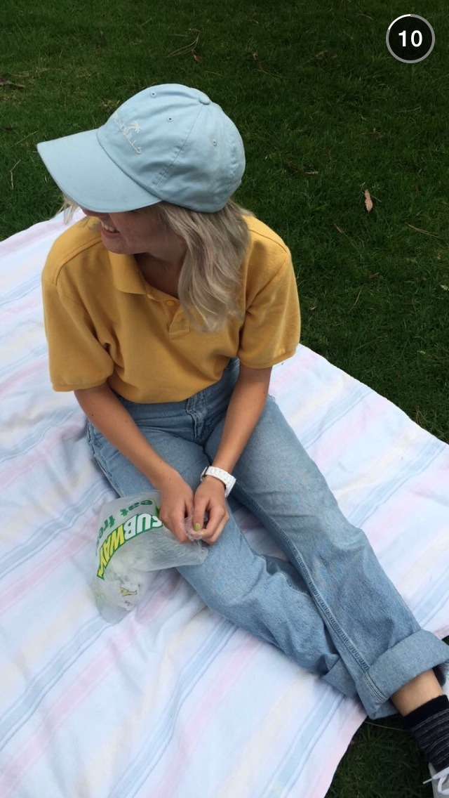 stableykubrick:  when u go on a picnic w pals 