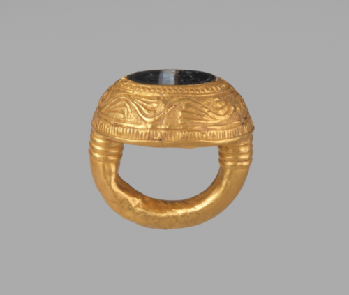 gemma-antiqua: Etruscan gold ring with a banded agate intaglio depicting a satyr and a goat, dated t
