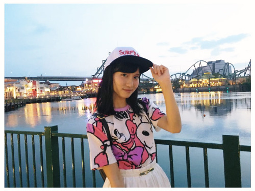 namiyorirobinha: 谷口めぐ on Instagram20160802　（１枚目） o_megu1112スヌーピー大好き帽子もTシャツも買っちゃった！#usj #スヌーピー #グッズ 2