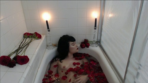 ladykrondor:Had a lovely bath last night.