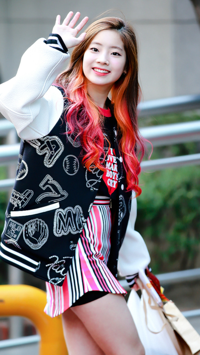 seoulicons:  dahyun wallpapers/lockscreens© to @itsyulsic &amp; like or reblog