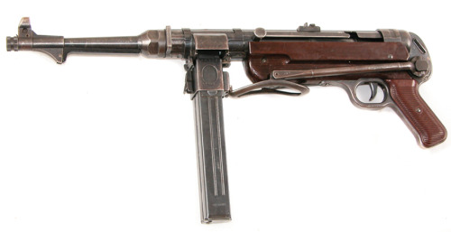The Dual Magazine MP 40,During World War II in 1942, the German Army decided that it needed to incre