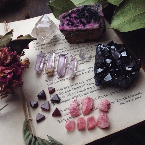 mineraliety:@_theopaque_ shares her package from @structure_minerals. Amethyst, Malachite on Cobalto