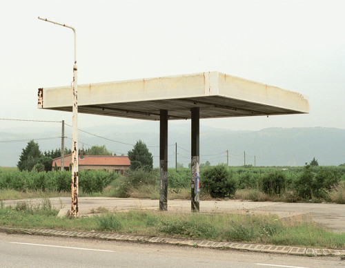 ghosts-in-the-tv: Abandoned gas stations, photography by Eric Tabuchi