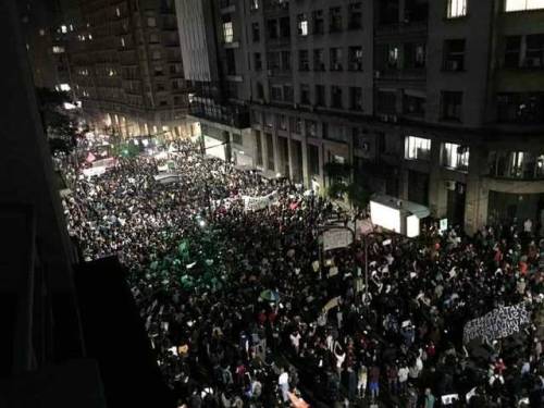 buellerismyfriend:  Millions of brazilian students took the streets all over the country on May 15th #15M to rally against the funding cuts of it’s public educational system, done by Brazil’s far-right government. “Voltamos novamente às ruas,