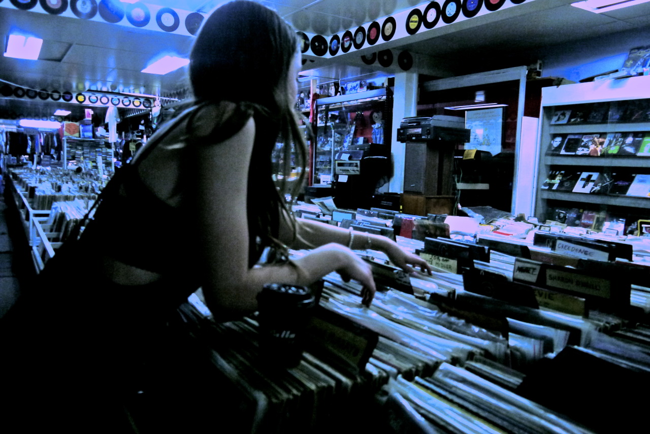 bam-bie:  Inside Record Exchange taken by me 