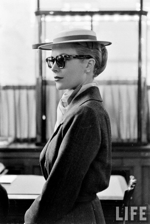 alwaysbevintage:Tuesday morning in princessy style. Grace Kelly photographed by Lisa Larsen, LIFE, 1