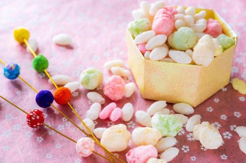 Do you know ひなあられ (hina arare)? ひなあられ is sugar-coated popped rice★☆﻿﻿We eat them duringひな祭り﻿﻿Learn m